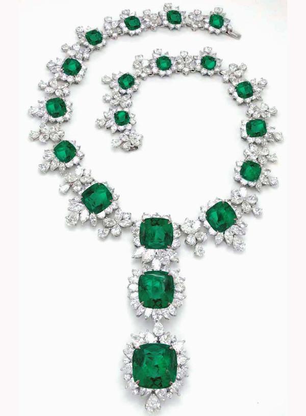 Diamonds & Green Emerald 209.68 Carats Platinum Necklace Pendant Bridal Jewelry